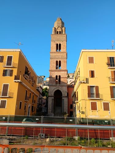 Vicolo con arco antico